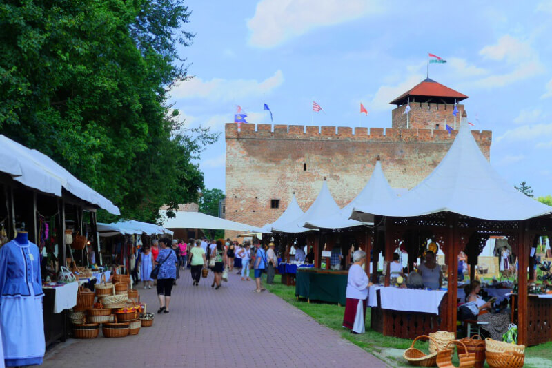 3_corvin_apartmanok_gyula_varos