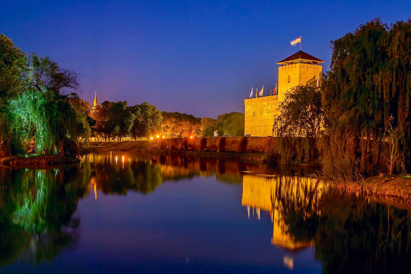 6_corvin_apartmanok_gyula_varos